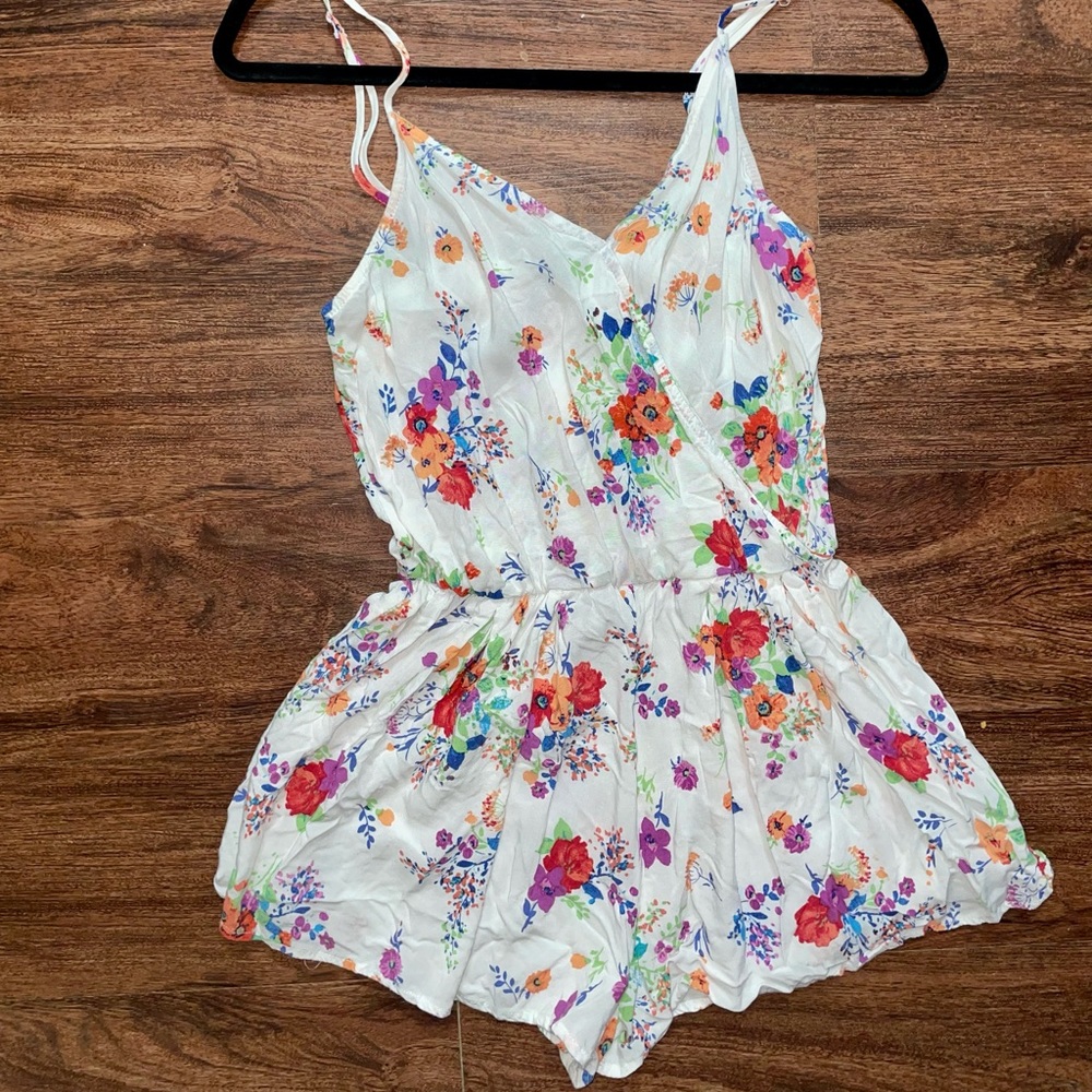 Size medium womens floral romper